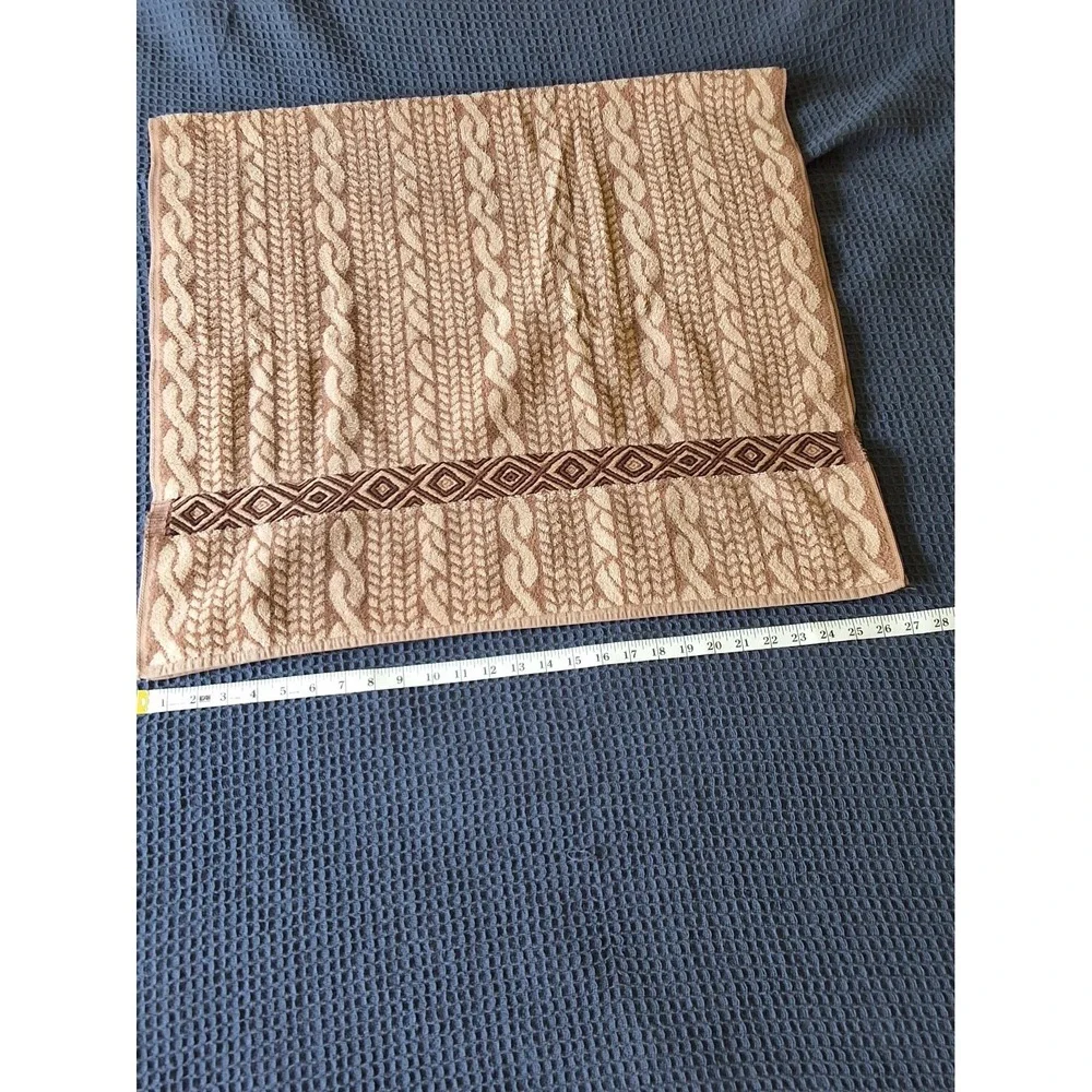 Vintage Pair Of 100% Cotton Bath Towels 2 Different Sizes As Shown In Pictures